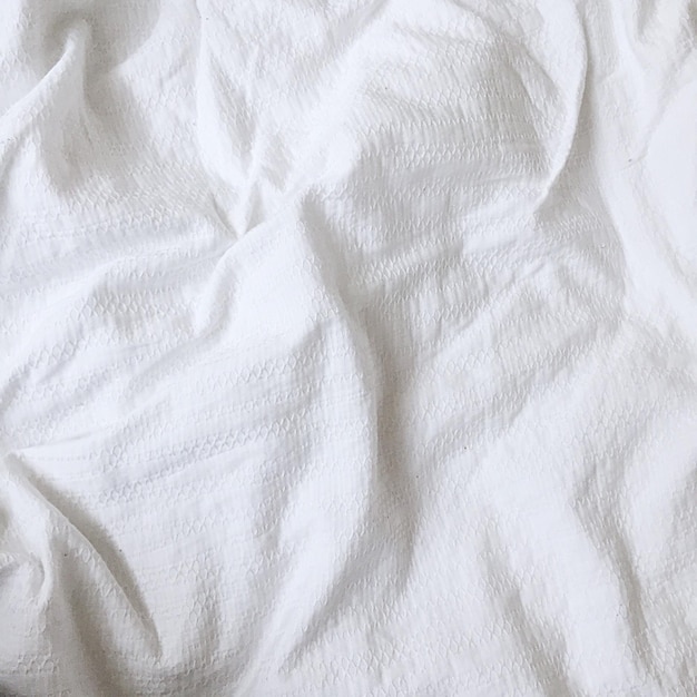 Vue complète du lit en tissu