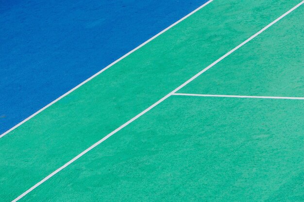 Vue complète du terrain de tennis