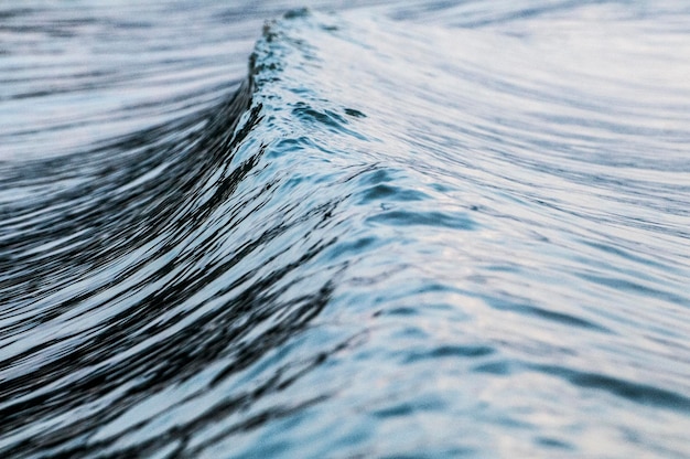 Vue complète de l'eau ondulée