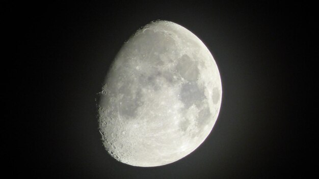 Photo vue complète de la lune dans le ciel