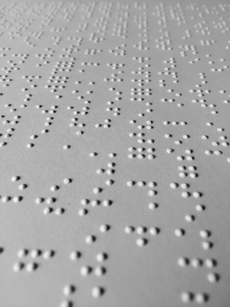 Photo vue complète de la page en braille