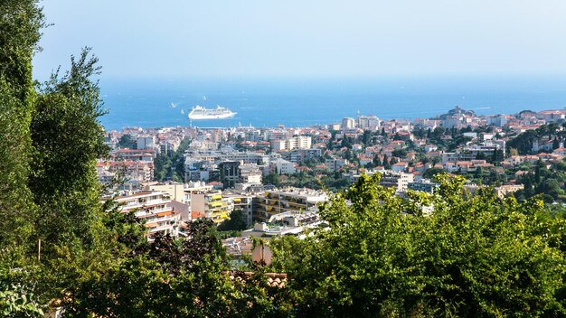 Vue sur la cote d'azur et la ville de Cannes