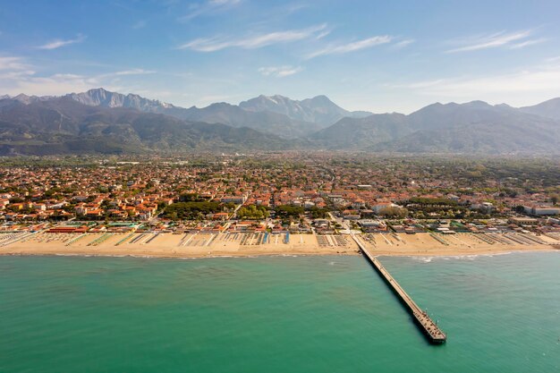 Photo vue sur la côte de forte dei marmi