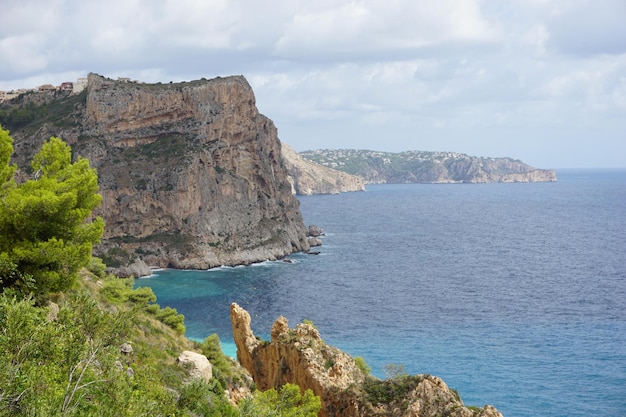 Une vue de la côte d'Ibiza