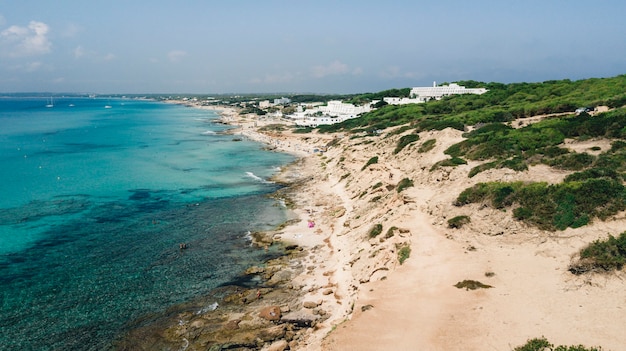 Vue sur la côte méditerranéenne à Formentera, Baléares, Espagne