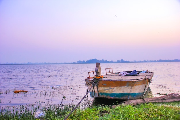 Vue côté rivière en Inde