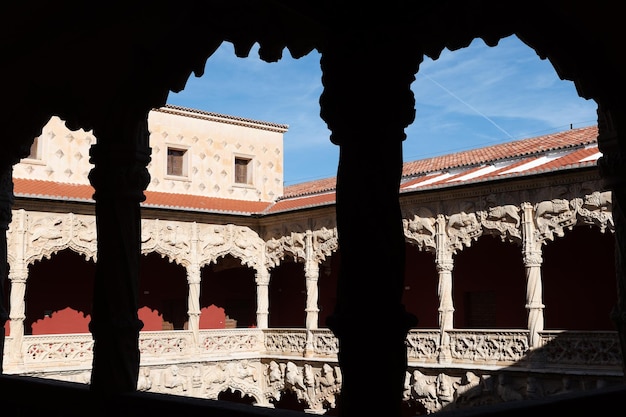 Vue sur la cour Renaissance du Palais de l'Infantado à Guadalajara Espagne