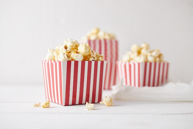 Vue des cupcakes sur un fond blanc