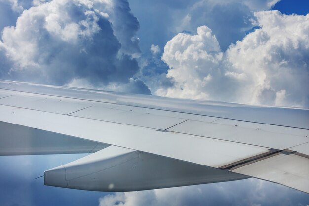 Vue dans la cabine de l'avion. Notion de voyage.