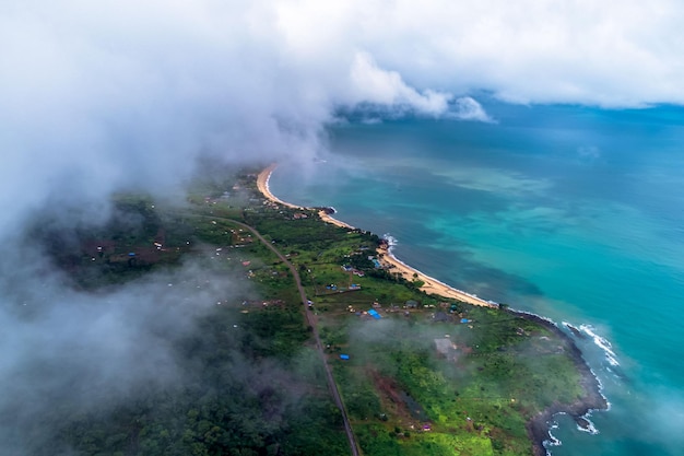 Vue depuis le ciel nuageux