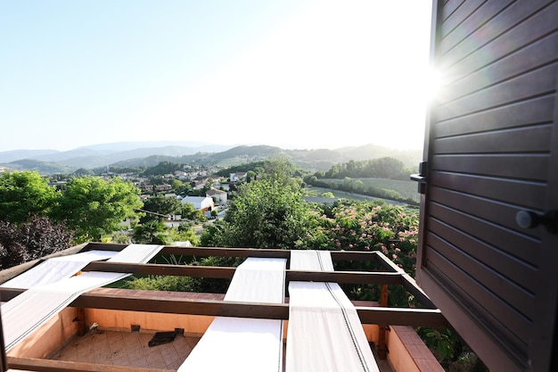 Vue depuis la fenêtre de la maison de Nocera Umbra commune italienne de la province de Pérouse Italie