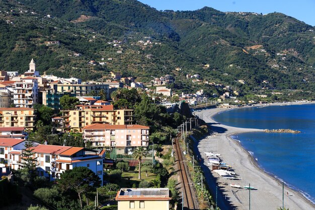 Photo vue depuis le haut de la ville de gioiosa maria en sicile