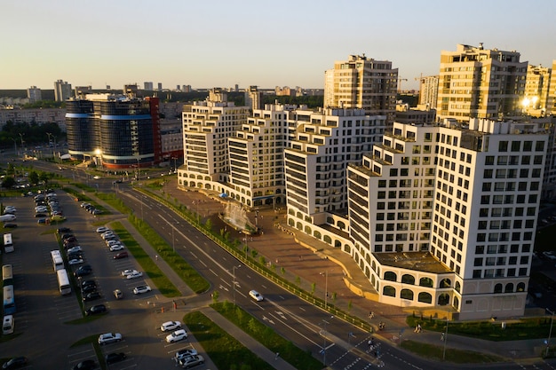 Vue depuis la hauteur du nouveau quartier de la ville de Minsk.Architecture de la ville de Minsk.Une nouvelle zone du phare.Biélorussie