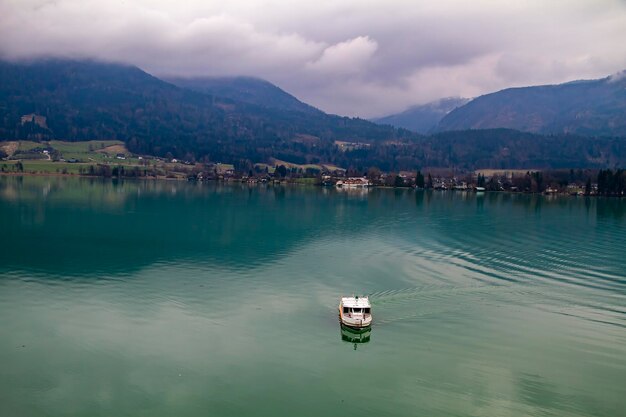 Vue depuis le lac Wolfgang, en Autriche