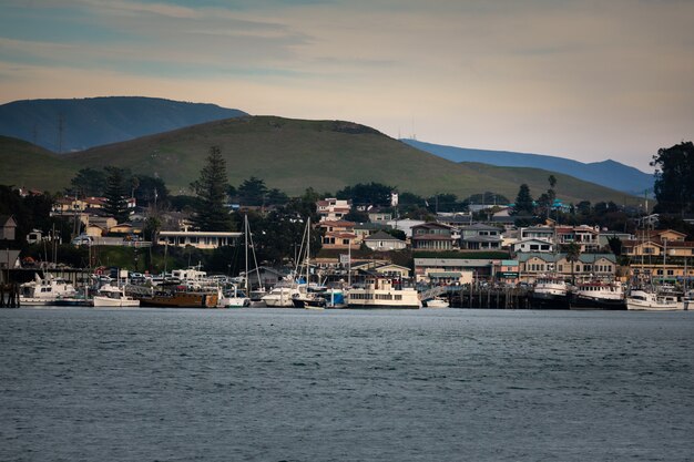 Vue depuis Morro Bay sur la côte californienne