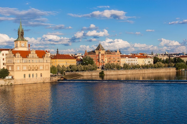 Vue depuis le pont Charles Prague au coucher du soleil République Tchèque