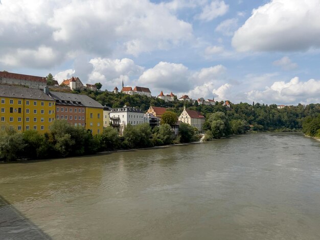 La vue depuis le pont sur le château de Burghausen