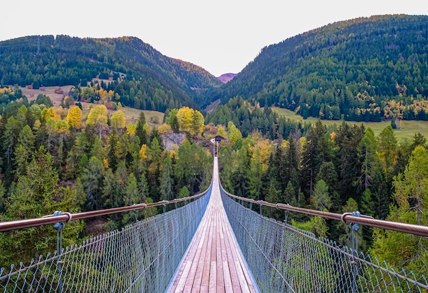 Photo vue depuis le pont suspendu du pont de goms sur le rhône