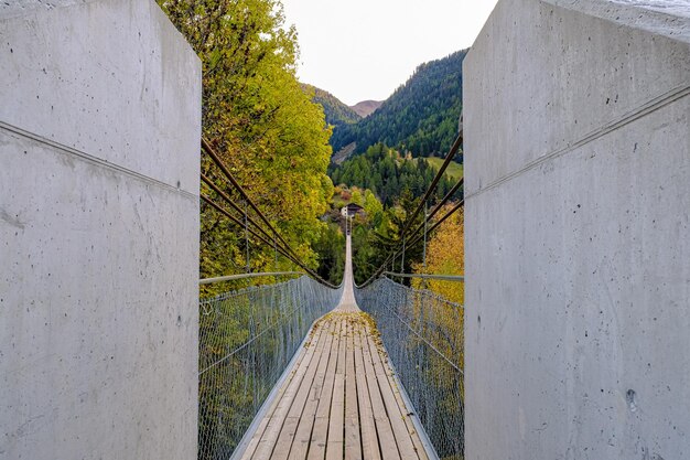 Photo vue depuis le pont suspendu du pont de goms sur le rhône