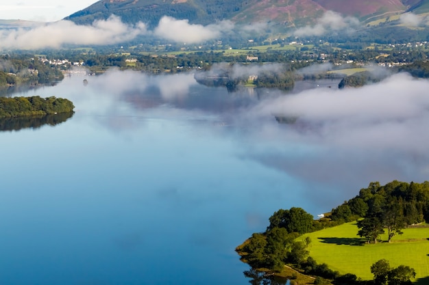 Vue depuis Surprise View près de Derwentwater