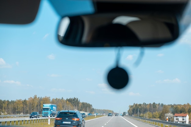 Vue depuis la voiture de la route de l'autoroute