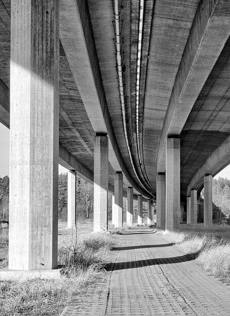 Photo vue en dessous du pont