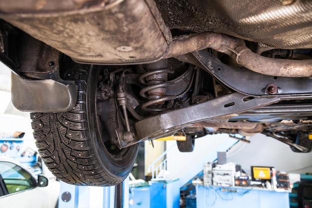 Vue de dessous du véhicule sur Shop Car Lift