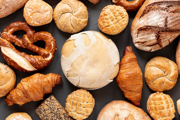 Photo vue de dessus bagels et croissants