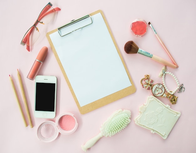 Photo vue de dessus: bureau de femmes stylisées