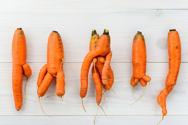 vue de dessus carottes sur table