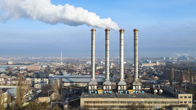 Vue de dessus d'une centrale thermique dans la ville de Kharkov