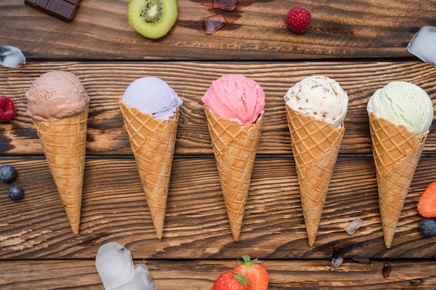 Photo vue de dessus crème glacée aux fruits