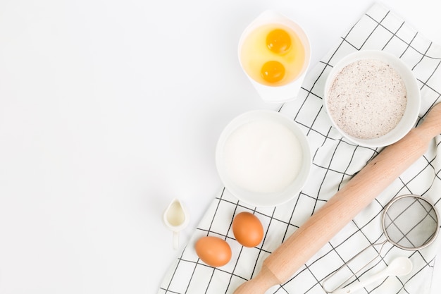 Photo vue de dessus de cuisson ingrédient et ustensile pour la cuisson