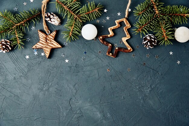 Vue de dessus des décorations de Noël sur la table