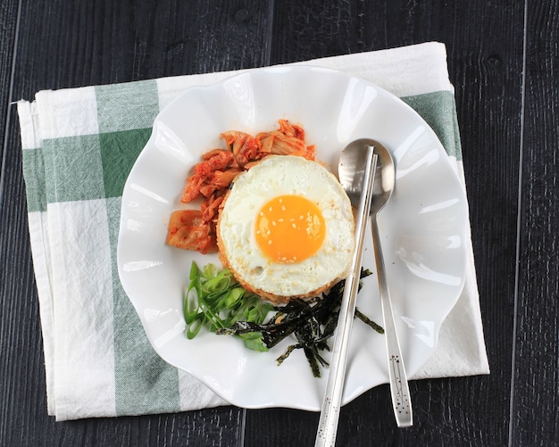 Vue De Dessus Délicieux Riz Frit Fait Maison Avec Du Kimchi Coréen Mariné Ou Du Riz Frit Au Kimchi Acheté En Magasin