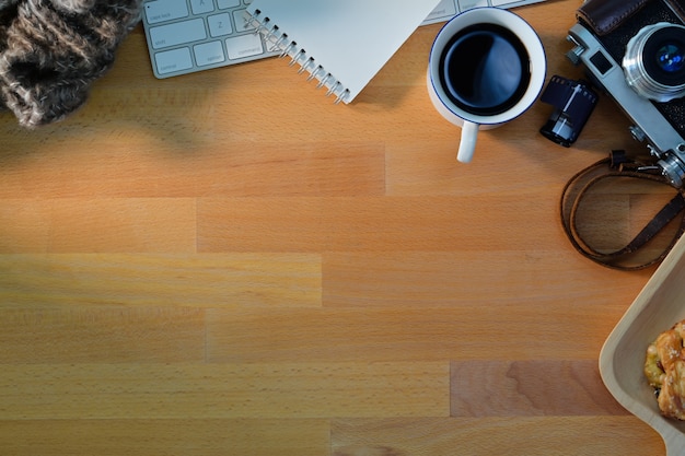 Vue de dessus du bureau et de l&#39;espace de travail du photographe