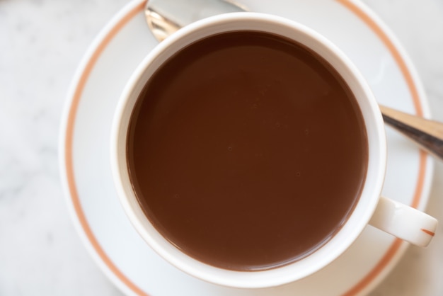 vue de dessus du chocolat chaud dans une tasse