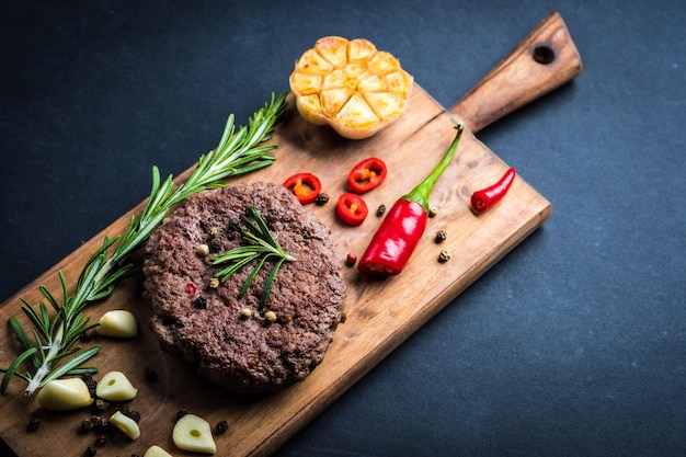 Vue de dessus du délicieux burger de boeuf