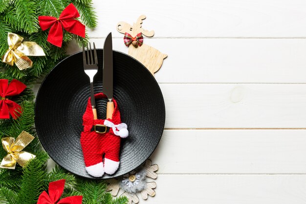 Vue de dessus du dîner de Noël sur une surface en bois