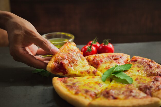 Vue de dessus du fromage à pizza chaud