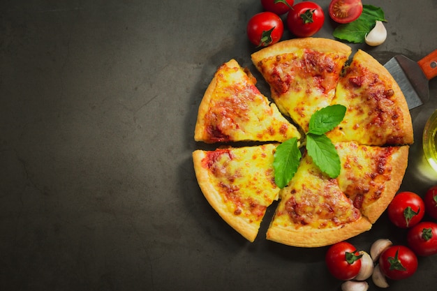 Vue de dessus du fromage à pizza chaud