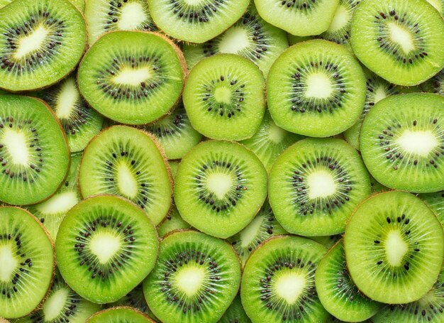 Vue de dessus du kiwi en tranches