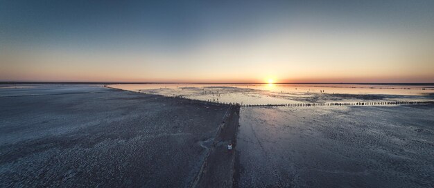 Vue de dessus du lac salé rose