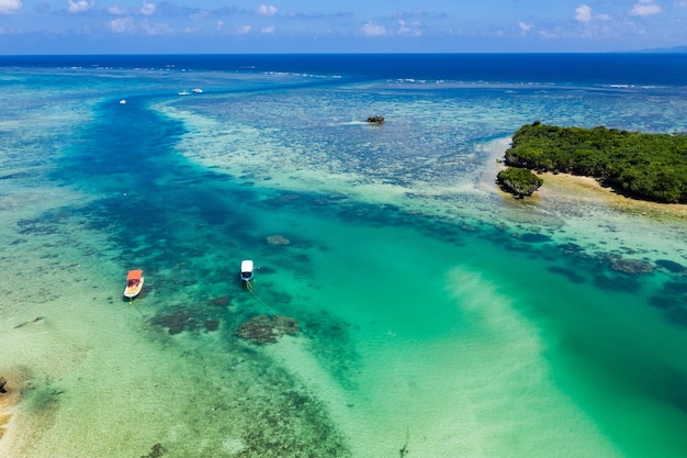 Vue de dessus du paysage marin d'Ishigaki