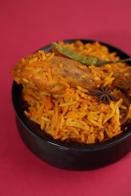 Vue de dessus du poulet biryani, cuisine indienne, Délicieux repas iftar du ramadan, Hyderabadi biryani