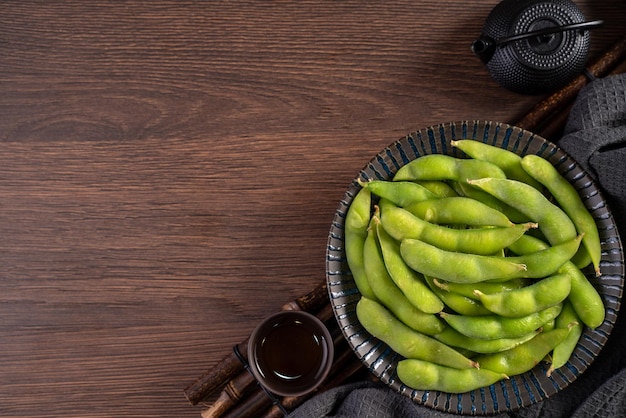 Vue de dessus d'edamame bouilli frais avec espace de copie