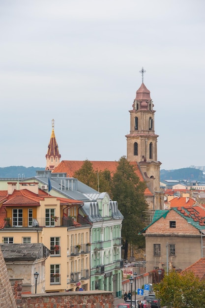 Une vue de dessus des églises de Vilnius.