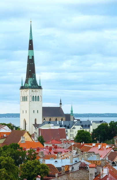 Vue de dessus d'été de la ville de Tallinn (Estonie).