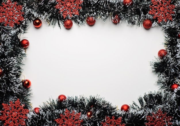 Vue de dessus des guirlandes de Noël et des ornements