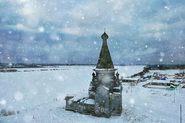 vue de dessus d'hiver de l'église en bois, paysage de l'architecture du nord russe